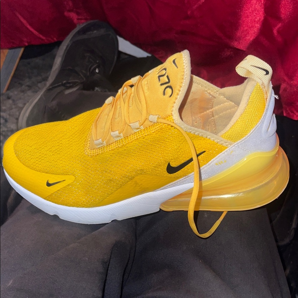 Nike Air Max 270 in Bright Yellow and White